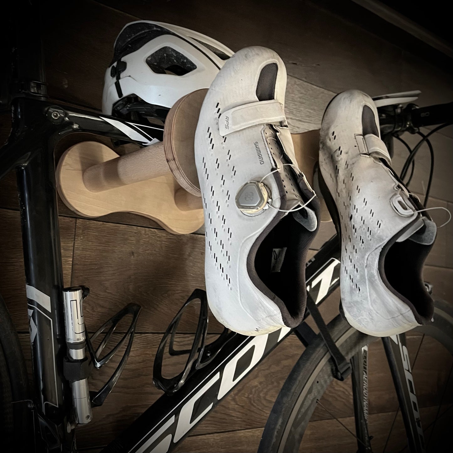 FURKAPASS – Wooden Bike Wall Mount Inspired by Chain Links