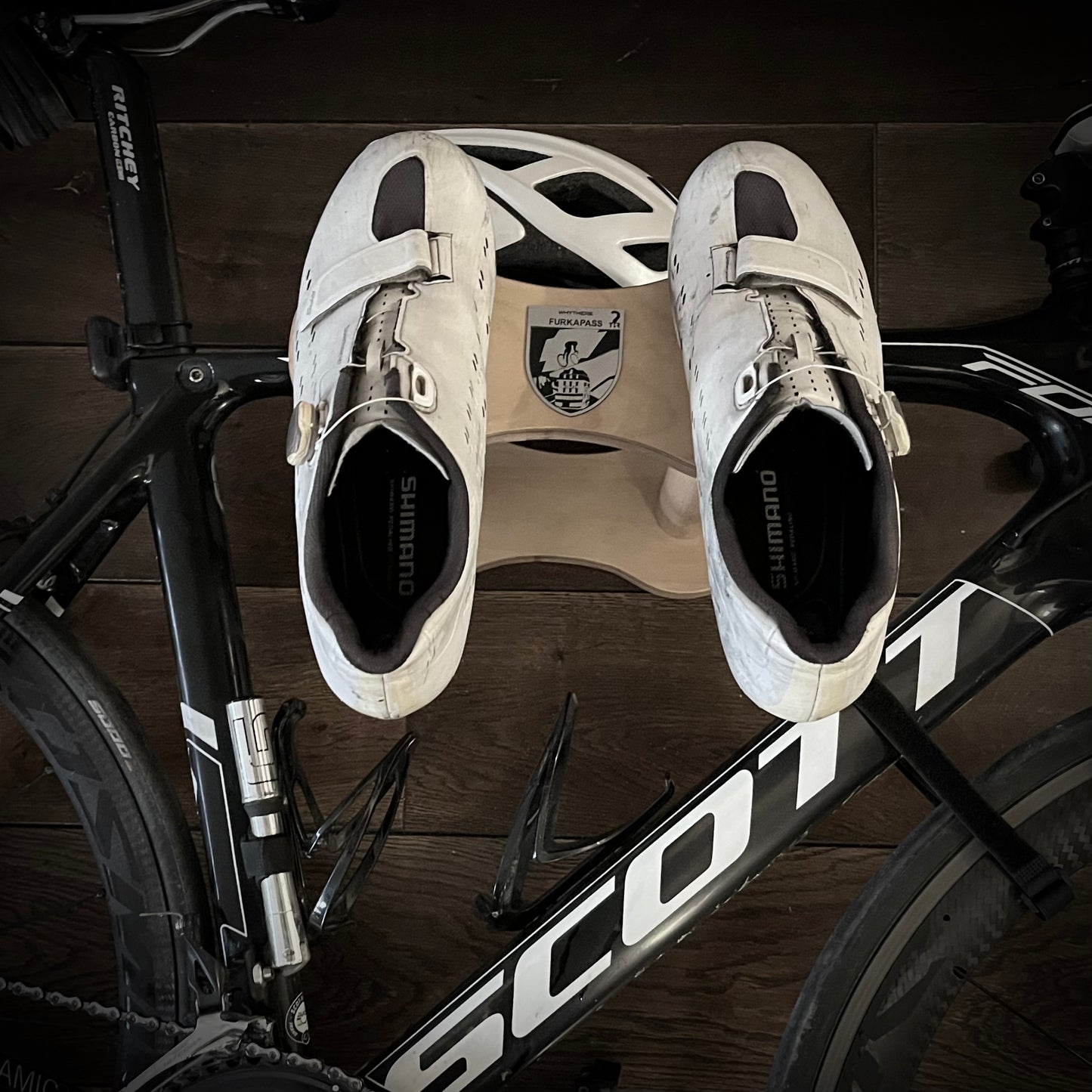 FURKAPASS – Wooden Bike Wall Mount Inspired by Chain Links