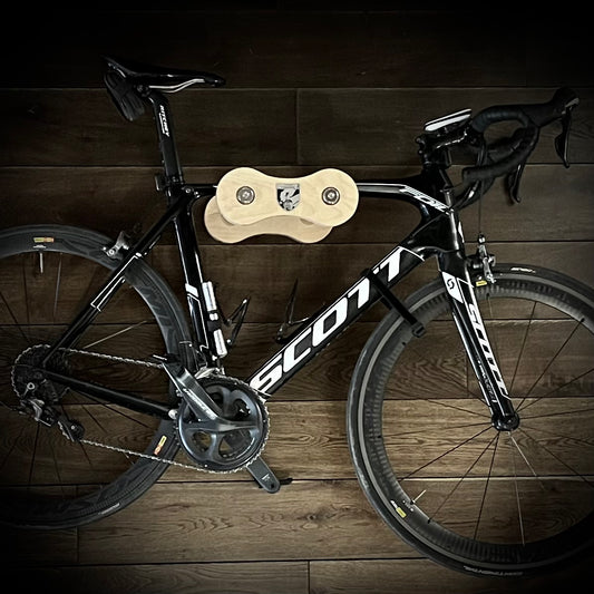 FURKAPASS – Wooden Bike Wall Mount Inspired by Chain Links