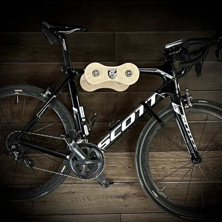 FURKAPASS – Wooden Bike Wall Mount Inspired by Chain Links